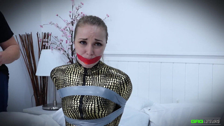 Gag Attack: Lil Missy catburglar टेप बंधन