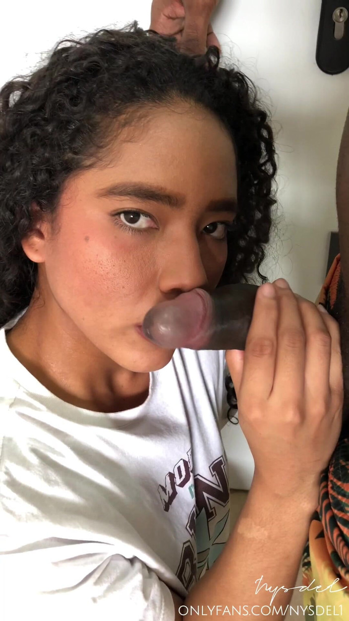 Nysdel: 出轨女友偷偷给男友的好朋友口交 -业余夫妇- nysdel