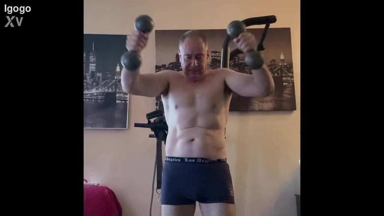 Alex Art: Îmi pompez mâinile