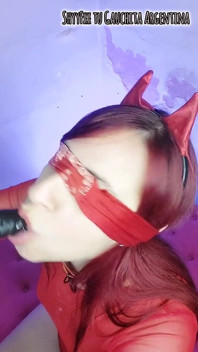 Můj přítel mi se zavázanýma očima, abych ho sála!