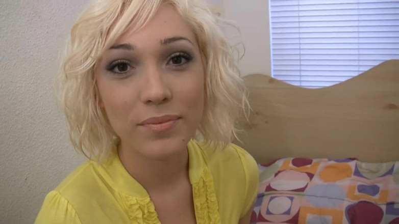 Cryptostudios: Cute blonde teen orgasms on sybian machine