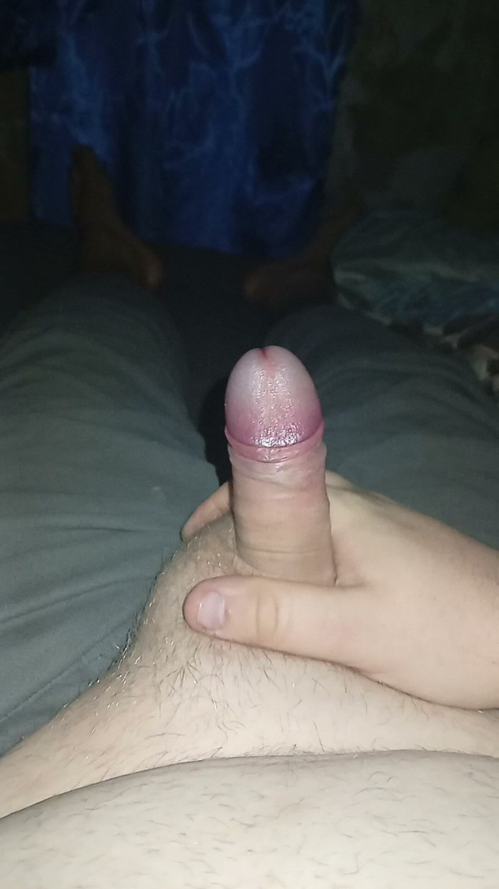 femnickboy: Gay gemuk melancap zakar yang belum dipotong tetapi tiada air...