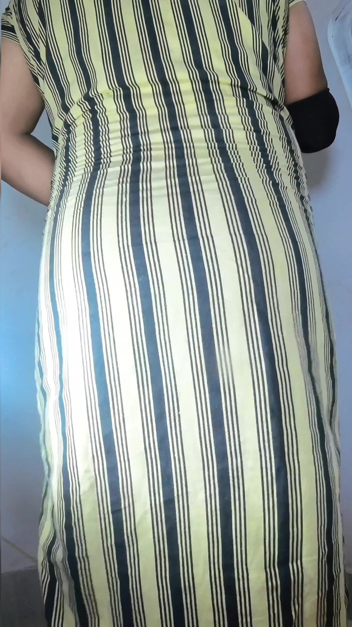 Bigdesidick2: Desi sissy hứng tình trong nighty