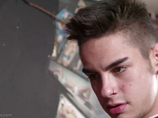 Young Bastards: 与新鲜，肌肉发达的chav top Valentio Ribas的热打屁股