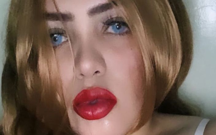 Cami36: Sexy holka si hraje s análem
