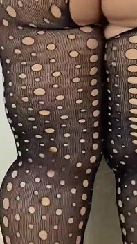 PAWG MILF in Tights Shaking Her Juicy Ass. She Warms up to Squirt 3