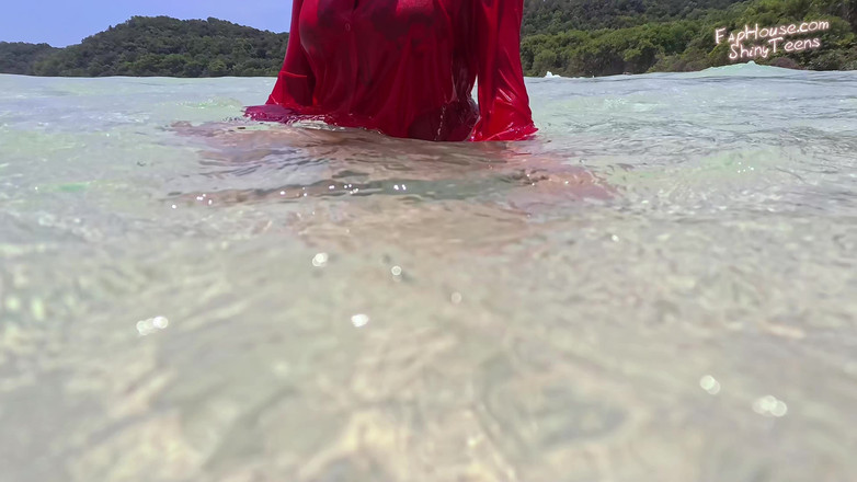 Shiny teens: 910 v Punčocháče pod vodou