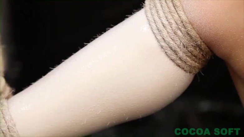 Cocoa Soft: Situazione bondage, vernice bianca, macchina del sesso e un vibratore...