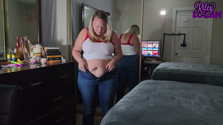 RileyLogan: Слишком тугая, чтобы поместиться джинсовая примерка