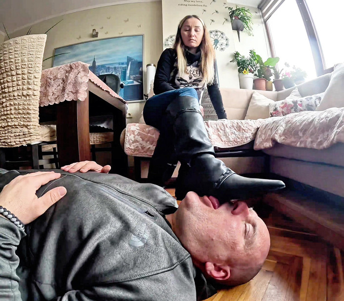 Mistressyammyboots: Chodidla nejsou zasloužená. Jsou uctíváni.