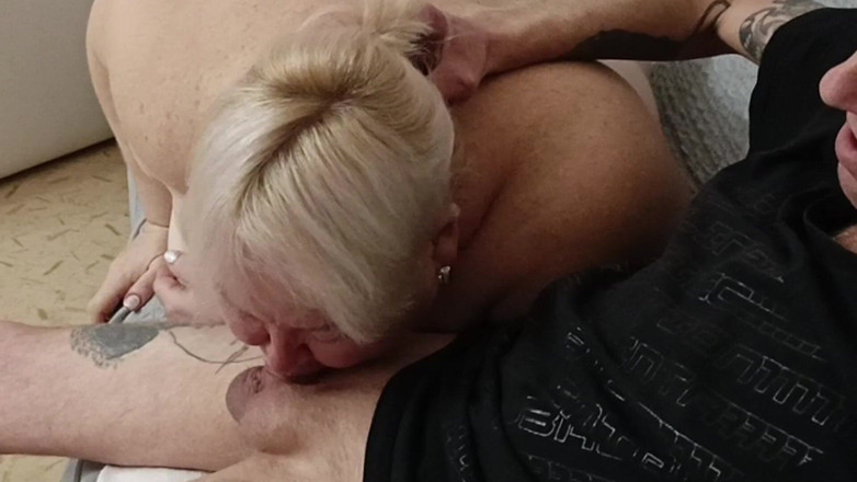 Zona901: 邻居用她的嘴操我的鸡巴