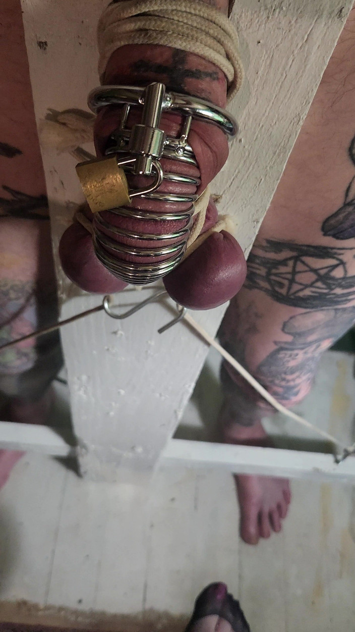 Goode Girl: Goed Meisje Onhoeren Kruisbeeld Ballbusting Deel 3