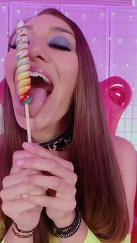La formosa bella rolland fa un salivoso deepthroat