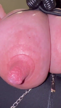 젖탱이에 지치고 젖을 짜다