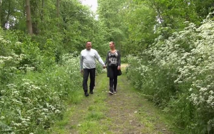 Deutschland porn: Ohromující a sexy blondýnka jezdí na velkém tvrdém ptákovi
