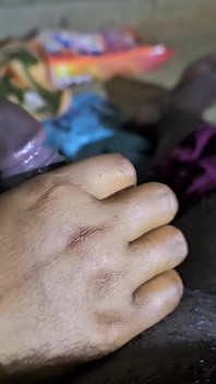 Je lui ai léché la chatte, puis je l’ai fait s’asseoir sur ma bite et a laissé la chatte de ma femme à la maison