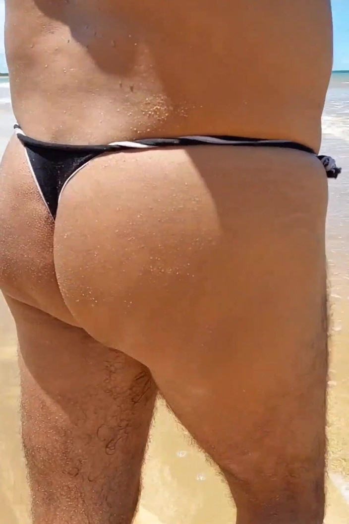 Ladysilvas: Ladysilva en la playa en sus bragas, que una puta...