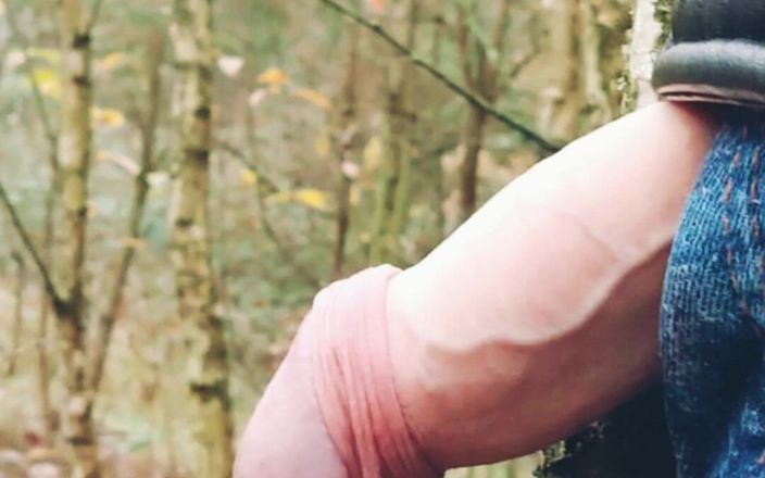 Amreis: Masturbazione nella foresta verso il tardo autunno. una passeggiata a...