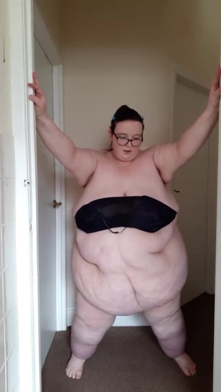 SSBBWLadyBrads: 私はストリップが大好きです