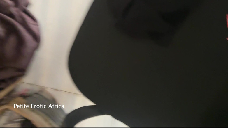 Petite Erotic Africa: Scopata in faccia e sborrata in bocca