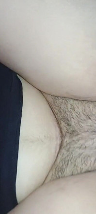 Mijn stiefvader neukt me hard in mijn kutje