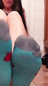 Lass uns zurücklehnen und darüber reden, wie sexy meine verschwitzten stinkenden Socken sind und wie sehr du sie brauchst