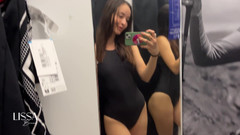 Lissa Brown: 一体式泳衣试衣间