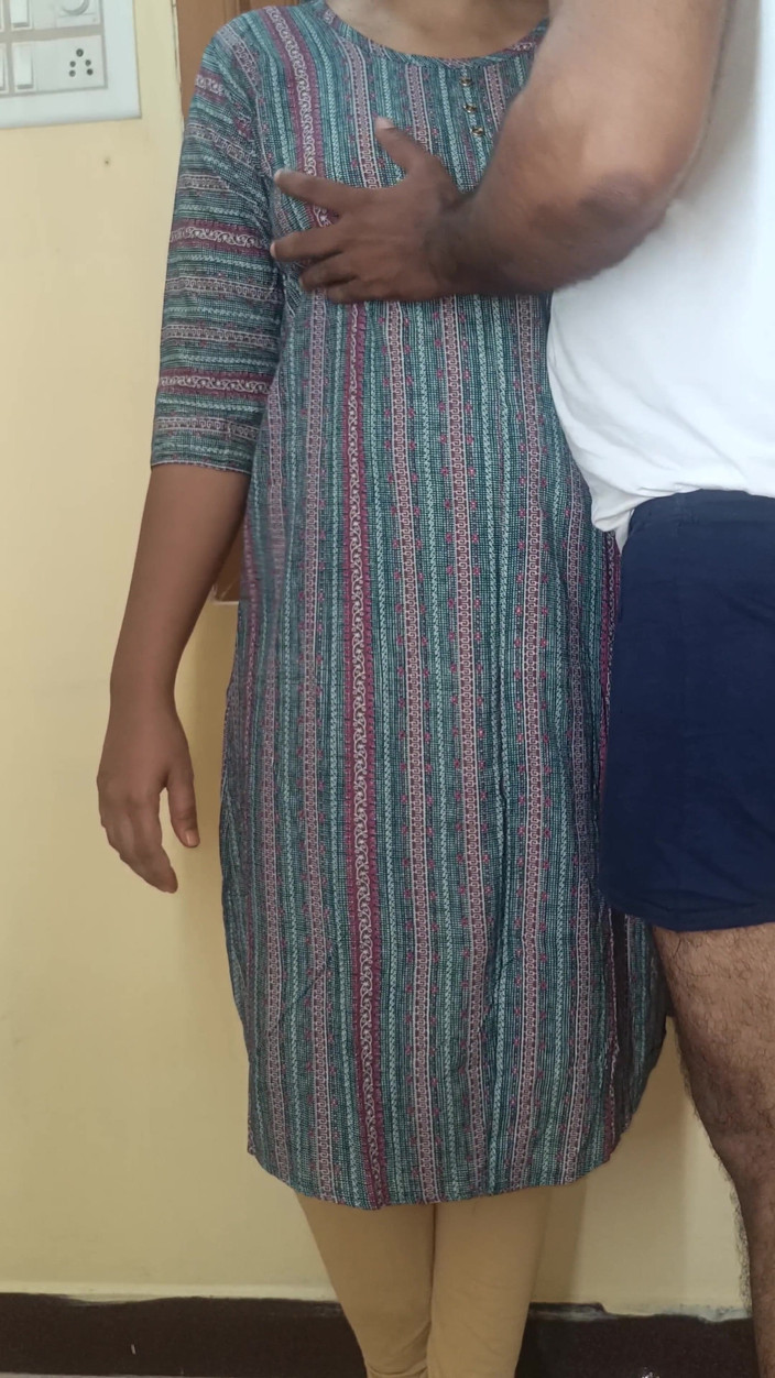 Apple baby: Sekretaris kantor lagi asik sama bosnya