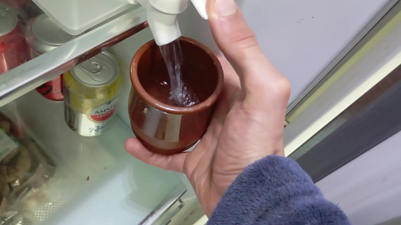 Elvissc: Tipul pervers îți arată pula lui flaccidă plină de spermă și curăță...