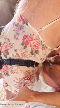 Punto di vista sgrillettamento anale e sodomizzazione profonda con un dildo rosa xxl, imbracatura strapon, carmen di Mrhankeystoys