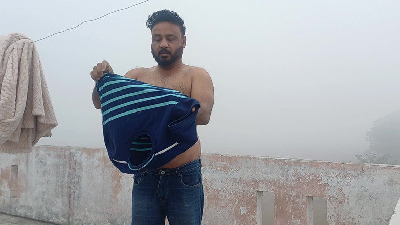 Austin Rose: भारतीय डैडी ठंड वाले कोहरा में अपने कपड़े उतारते हैं