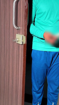 Komal, můj manžel nebyl osm dní doma, nevzá ode mě láhev na vodu