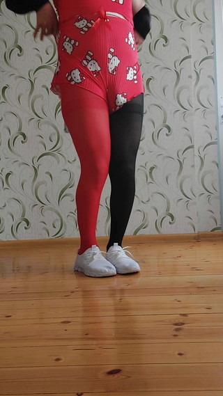 Kitty_Cross: Толстушка-блондинка с большой задницей в черных шортах, горячий шмель, сисси модель, косплеер