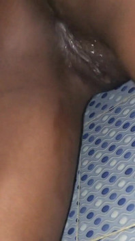 Sexy africana ébano provoca coño mojado en tu cara vista de bellow sexy dance bathroom