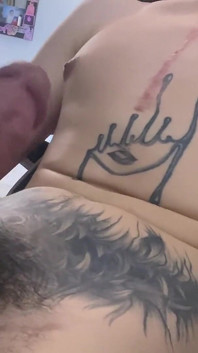 Masturbándome hasta que me corro en mi vientre en diferentes ángulos