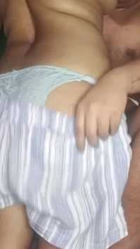 Le gros cul de ma voisine suce une bite