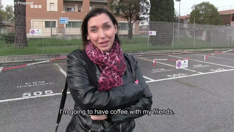 Indecent proposal: Propuesta indecente - milf con curvas italiana acepta propuesta indecente y...