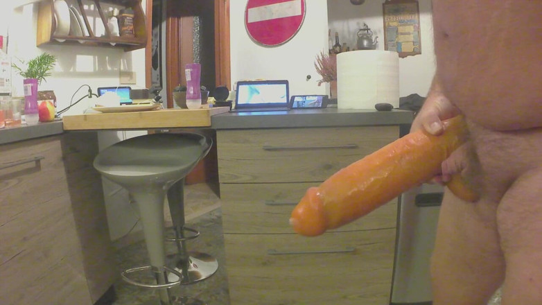 GiantDildoLover: Halloweenkväll med mina dildos! Förstör mitt rövhål med mina enorma...