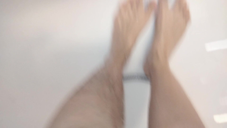 Amateur_MS: La mora sexy prova i collant, figa pelosa, culo grosso,...