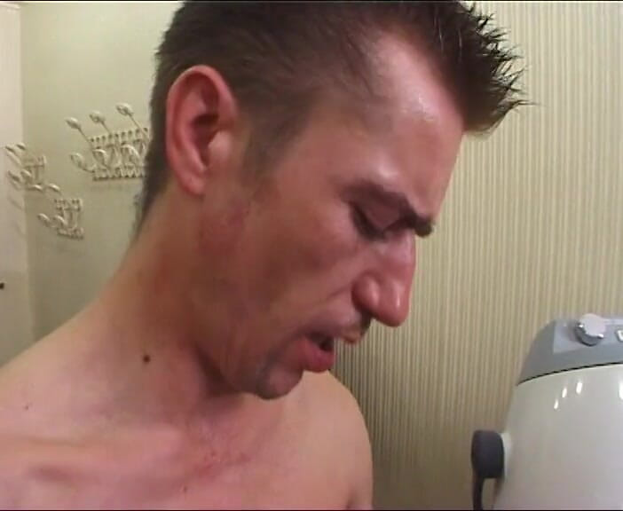 Hpg trans: 硬いペニスを持つ美しいトランスがストレートな男を食べる