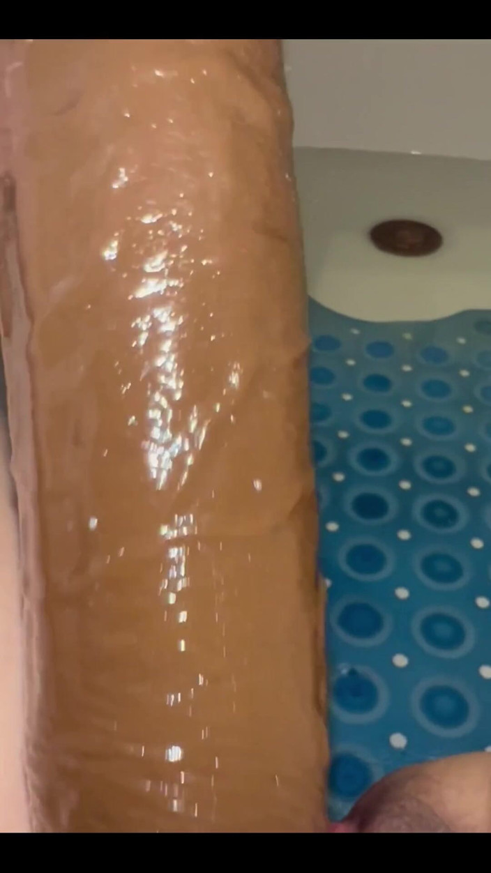 Dirtysecret: Ik heb vandaag mijn nieuwe grote zwarte lul-dildo