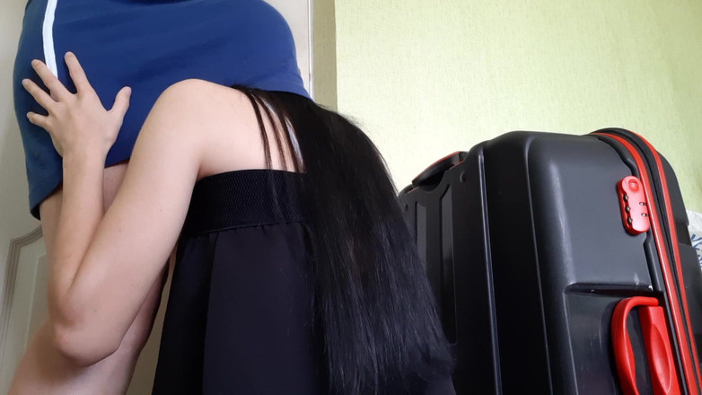 Lesbian-illusion: Meine versaute stieftochter stieg unter meinen rock und brachte mich...