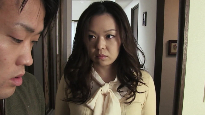 JAPAN IN LOVE: Slutty japansk scen-1_busty brunett knullar i badkaret och får en...