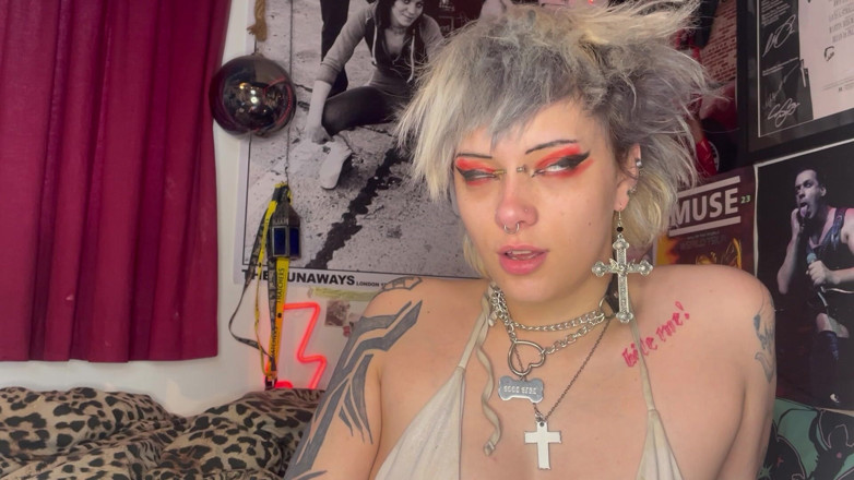Glitterqueen1999: Kenetlenmiş domuz burnuma boşal! 31 talimatı burun fetişi