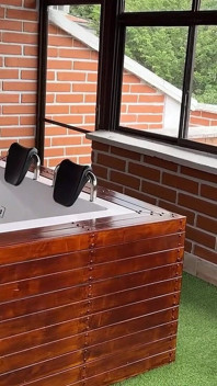 La moglie latina traditrice con un culo enorme scopa un ragazzo a caso dentro una spa, miLF scopata duro - kylei ellish