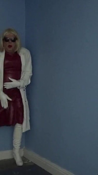 Maroon และ White Leather