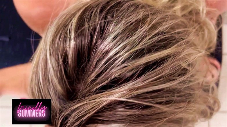 Nicolly Summers: Aku memakai busi pantat untuk mengekspos vaginaku ke pria pemerah...