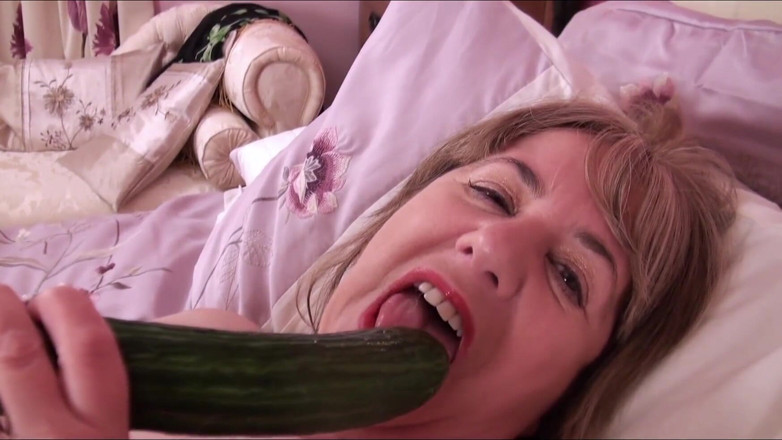 Dirty Doctors Clips: Trisha's cucumber playtime