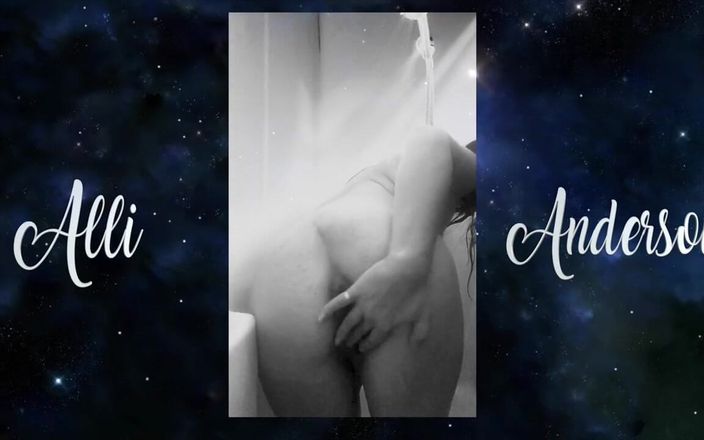 Alli Anderson: Alli Playing di Bilik Mandi