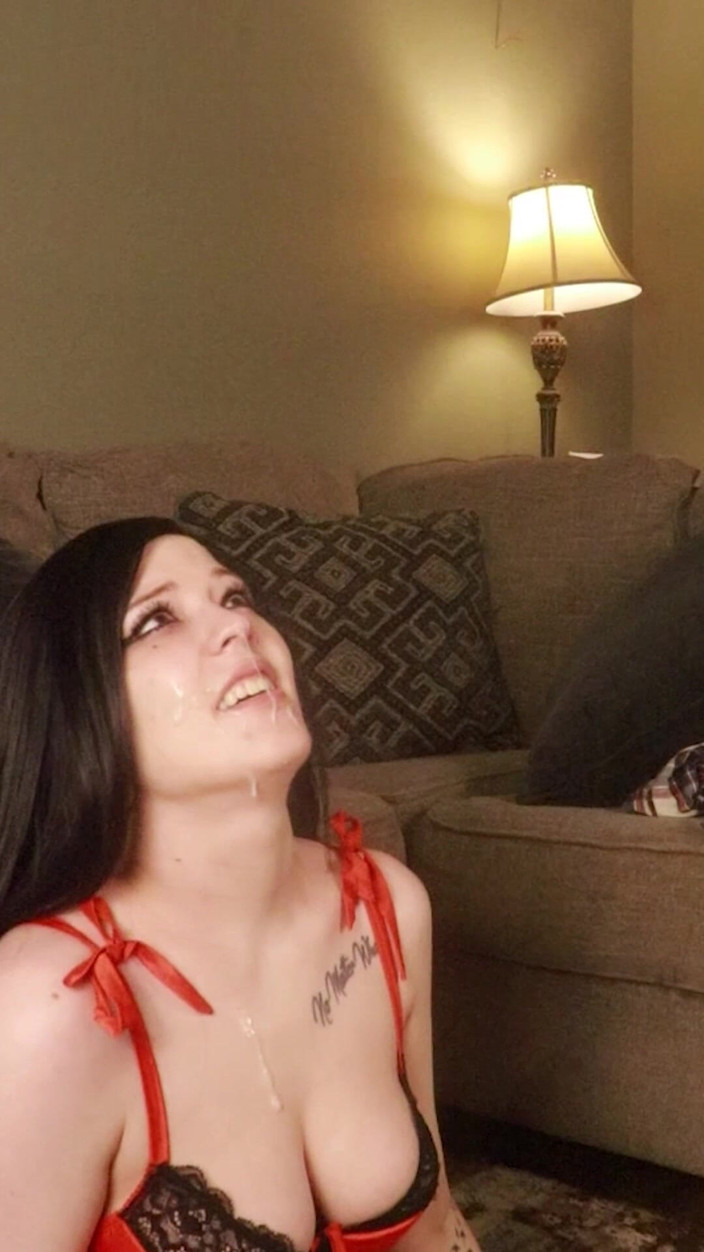 JackAndSarahVideos: Sarah делает минет и получает камшот на лицо